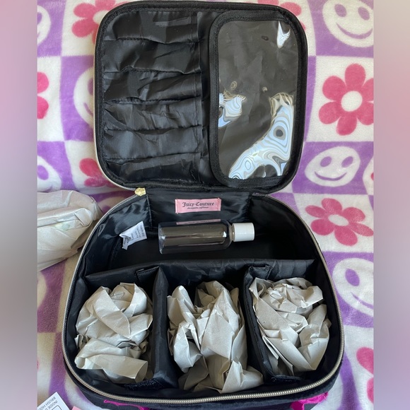 🌸 Juicy Couture Cosmetic Case 🌸 - Picture 3 of 4